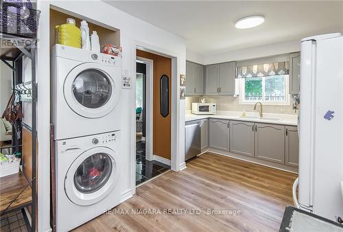 4 College Park Drive, Welland, ON - Indoor Photo Showing Laundry Room