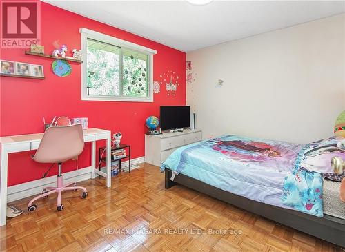 4 College Park Drive, Welland, ON - Indoor Photo Showing Bedroom