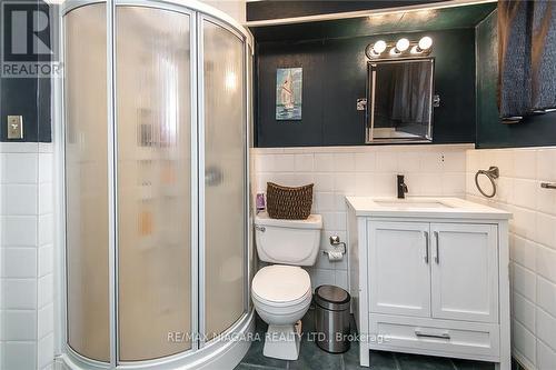 4 College Park Drive, Welland, ON - Indoor Photo Showing Bathroom