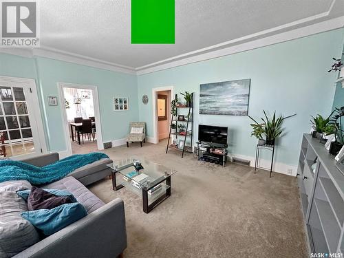 500 2Nd Avenue Nw, Swift Current, SK - Indoor Photo Showing Living Room