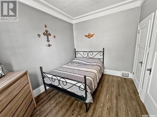 500 2Nd Avenue Nw, Swift Current, SK - Indoor Photo Showing Bedroom