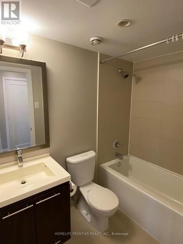 1512 - 70 Roehampton Avenue, Toronto, ON - Indoor Photo Showing Bathroom