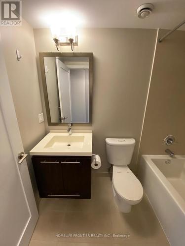 1512 - 70 Roehampton Avenue, Toronto, ON - Indoor Photo Showing Bathroom