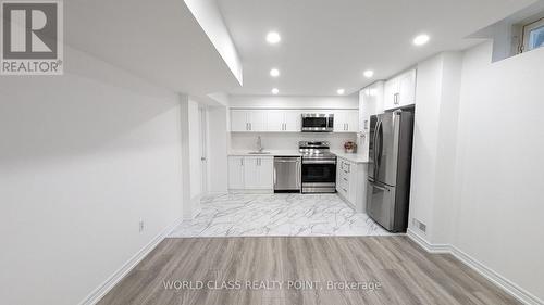 Bsmt - 17 Brower Avenue, Richmond Hill, ON - Indoor Photo Showing Kitchen