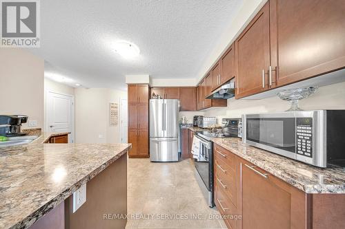 262 Dalgleish Trail, Hamilton, ON - Indoor Photo Showing Kitchen