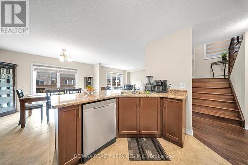 262 Dalgleish Trail, Hamilton, ON - Indoor Photo Showing Kitchen