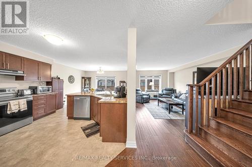 262 Dalgleish Trail, Hamilton, ON - Indoor Photo Showing Kitchen