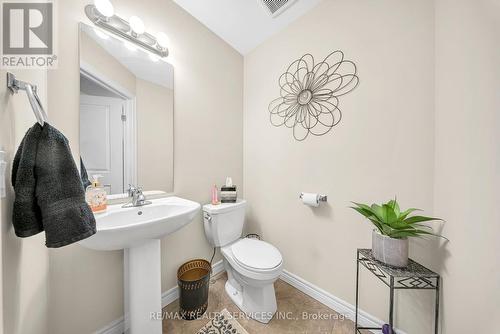 262 Dalgleish Trail, Hamilton, ON - Indoor Photo Showing Bathroom