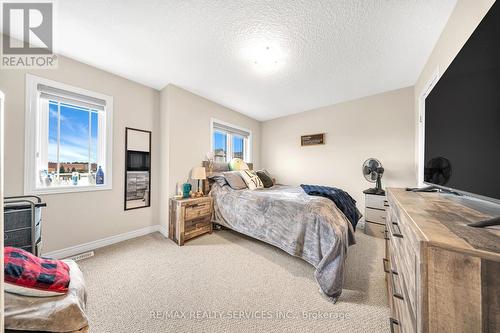 262 Dalgleish Trail, Hamilton, ON - Indoor Photo Showing Bedroom