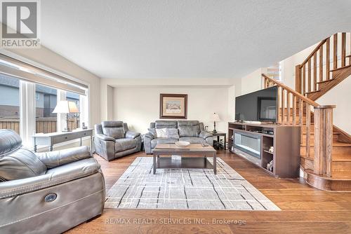 262 Dalgleish Trail, Hamilton, ON - Indoor Photo Showing Living Room