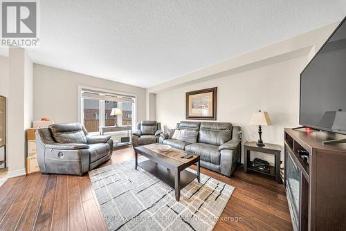 262 Dalgleish Trail, Hamilton, ON - Indoor Photo Showing Living Room