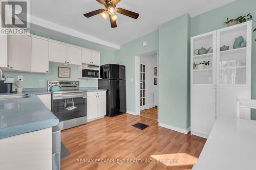 10 Roxborough Avenue, Hamilton, ON - Indoor Photo Showing Kitchen