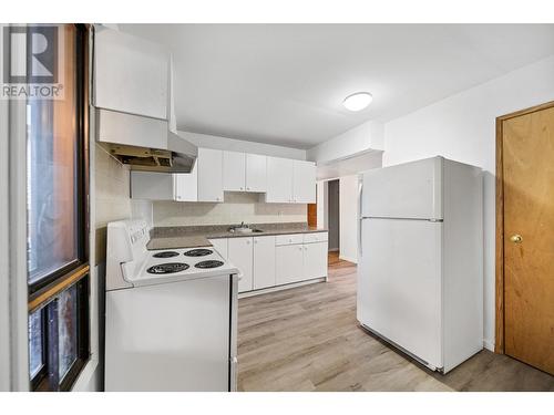 1899 Sage Street, Merritt, BC - Indoor Photo Showing Kitchen