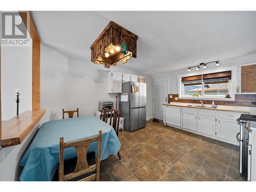 1899 Sage Street, Merritt, BC - Indoor Photo Showing Kitchen