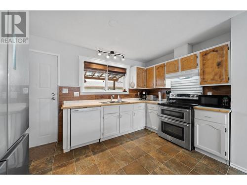 1899 Sage Street, Merritt, BC - Indoor Photo Showing Kitchen