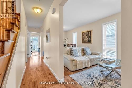 103 Bernice Crescent, Toronto, ON - Indoor Photo Showing Living Room