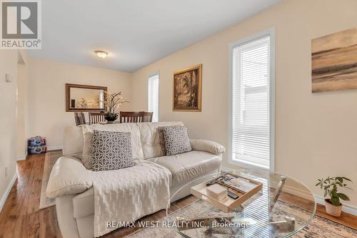 103 Bernice Crescent, Toronto, ON - Indoor Photo Showing Living Room