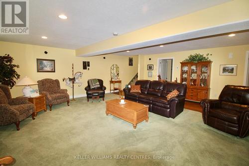 110 A 13Th Avenue, Hanover, ON - Indoor Photo Showing Living Room