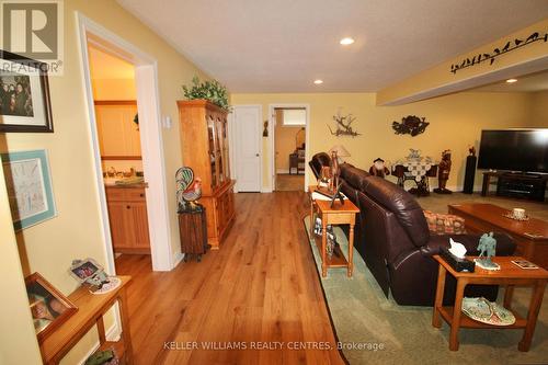 110 A 13Th Avenue, Hanover, ON - Indoor Photo Showing Other Room