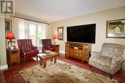 110 A 13Th Avenue, Hanover, ON - Indoor Photo Showing Living Room