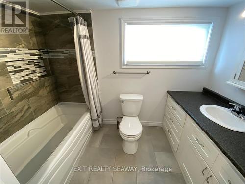 147 Lefebvre Avenue, Cornwall, ON - Indoor Photo Showing Bathroom