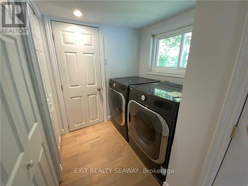 147 Lefebvre Avenue, Cornwall, ON - Indoor Photo Showing Laundry Room