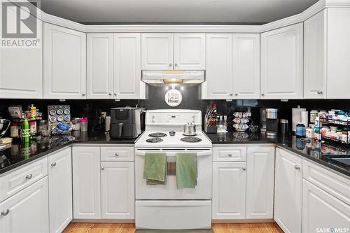 2135 Herman Avenue, Saskatoon, SK - Indoor Photo Showing Kitchen