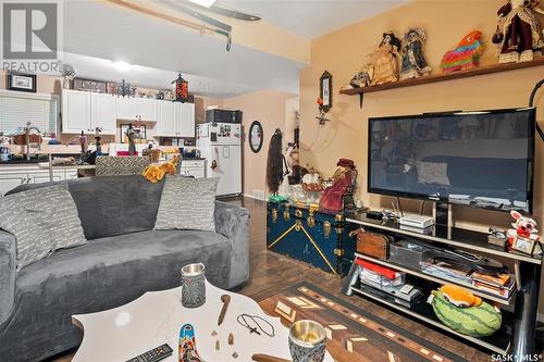 2135 Herman Avenue, Saskatoon, SK - Indoor