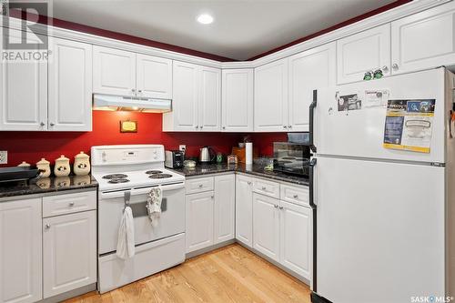 2135 Herman Avenue, Saskatoon, SK - Indoor Photo Showing Kitchen