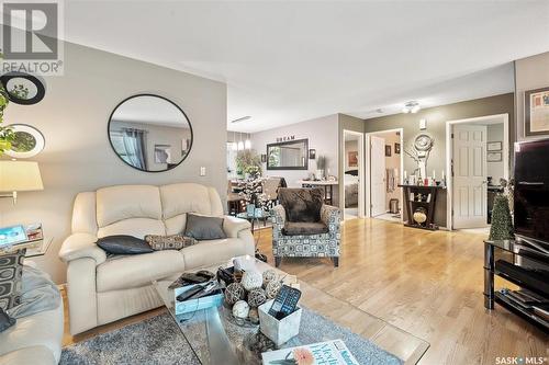 2135 Herman Avenue, Saskatoon, SK - Indoor Photo Showing Living Room