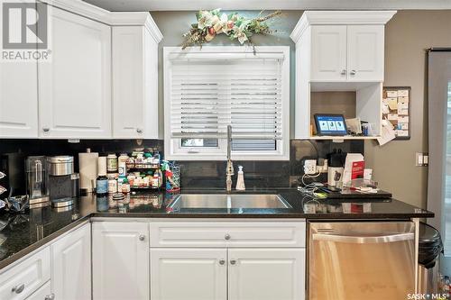 2135 Herman Avenue, Saskatoon, SK - Indoor Photo Showing Kitchen