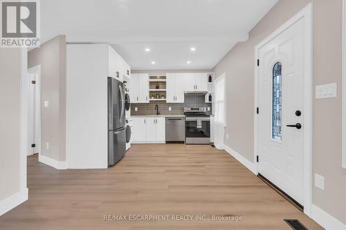 413 Paling Avenue, Hamilton, ON - Indoor Photo Showing Kitchen