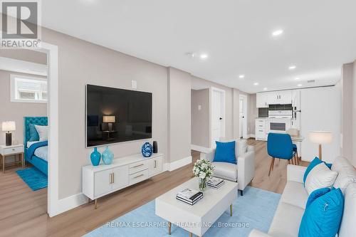 413 Paling Avenue, Hamilton, ON - Indoor Photo Showing Living Room