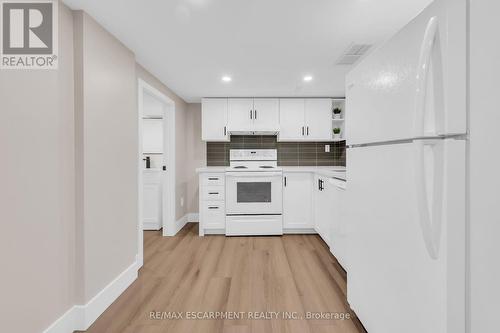 413 Paling Avenue, Hamilton, ON - Indoor Photo Showing Kitchen