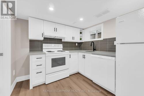 413 Paling Avenue, Hamilton, ON - Indoor Photo Showing Kitchen