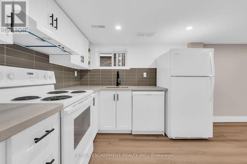 413 Paling Avenue, Hamilton, ON - Indoor Photo Showing Kitchen