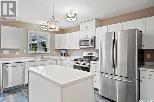 821 N Avenue S, Saskatoon, SK - Indoor Photo Showing Kitchen With Stainless Steel Kitchen With Double Sink