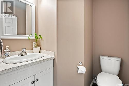 821 N Avenue S, Saskatoon, SK - Indoor Photo Showing Bathroom