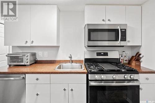 821 N Avenue S, Saskatoon, SK - Indoor Photo Showing Kitchen With Stainless Steel Kitchen