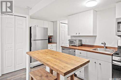 821 N Avenue S, Saskatoon, SK - Indoor Photo Showing Kitchen