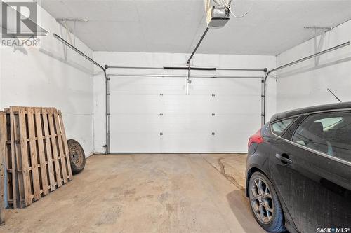 821 N Avenue S, Saskatoon, SK - Indoor Photo Showing Garage