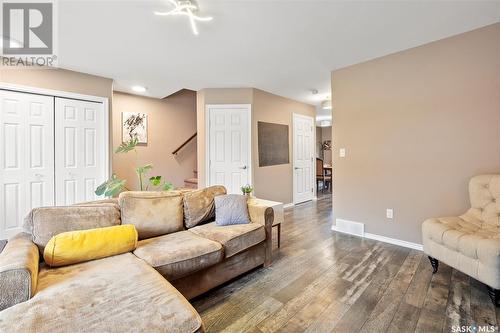 821 N Avenue S, Saskatoon, SK - Indoor Photo Showing Living Room