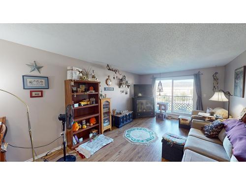 1214 - 2015 2Nd Street N, Cranbrook, BC - Indoor Photo Showing Living Room