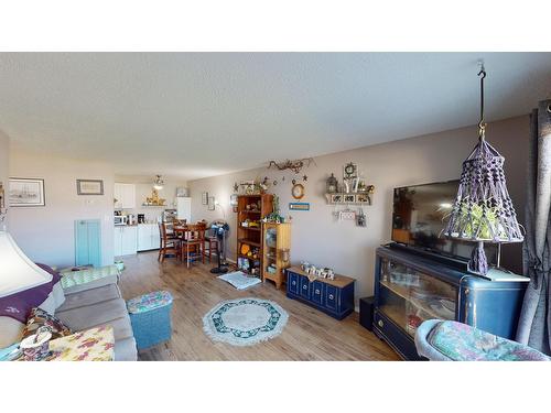 1214 - 2015 2Nd Street N, Cranbrook, BC - Indoor Photo Showing Living Room With Fireplace