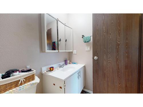 1214 - 2015 2Nd Street N, Cranbrook, BC - Indoor Photo Showing Bathroom