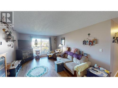 2015 2Nd  N Street Unit# 1214, Cranbrook, BC - Indoor Photo Showing Living Room