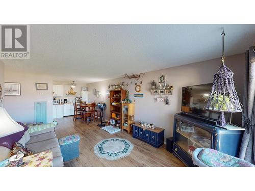 2015 2Nd  N Street Unit# 1214, Cranbrook, BC - Indoor Photo Showing Living Room With Fireplace