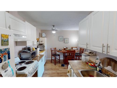 1214 - 2015 2Nd Street N, Cranbrook, BC - Indoor Photo Showing Kitchen