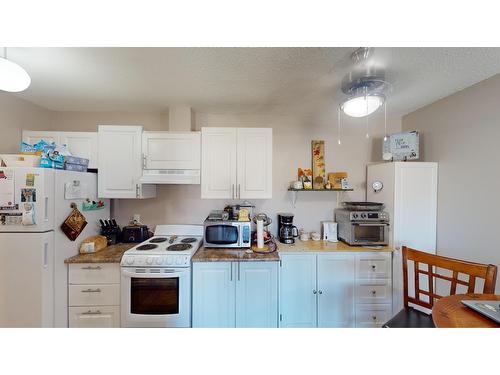 1214 - 2015 2Nd Street N, Cranbrook, BC - Indoor Photo Showing Kitchen