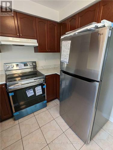 163 Flagstone Way, Newmarket, ON - Indoor Photo Showing Kitchen